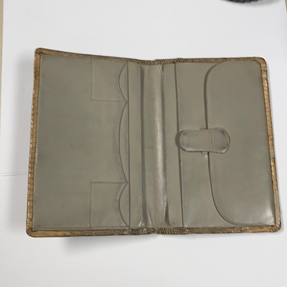 Monitor Lizard Tan Gray Leather Long Bifold Wallet - Picture 3 of 15